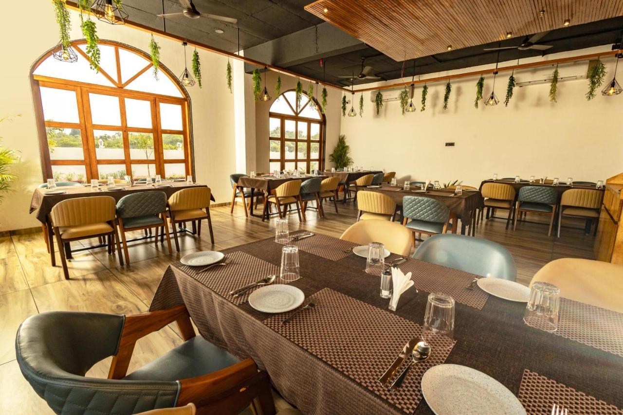 Krown Palace Resort Silvassa Exterior photo