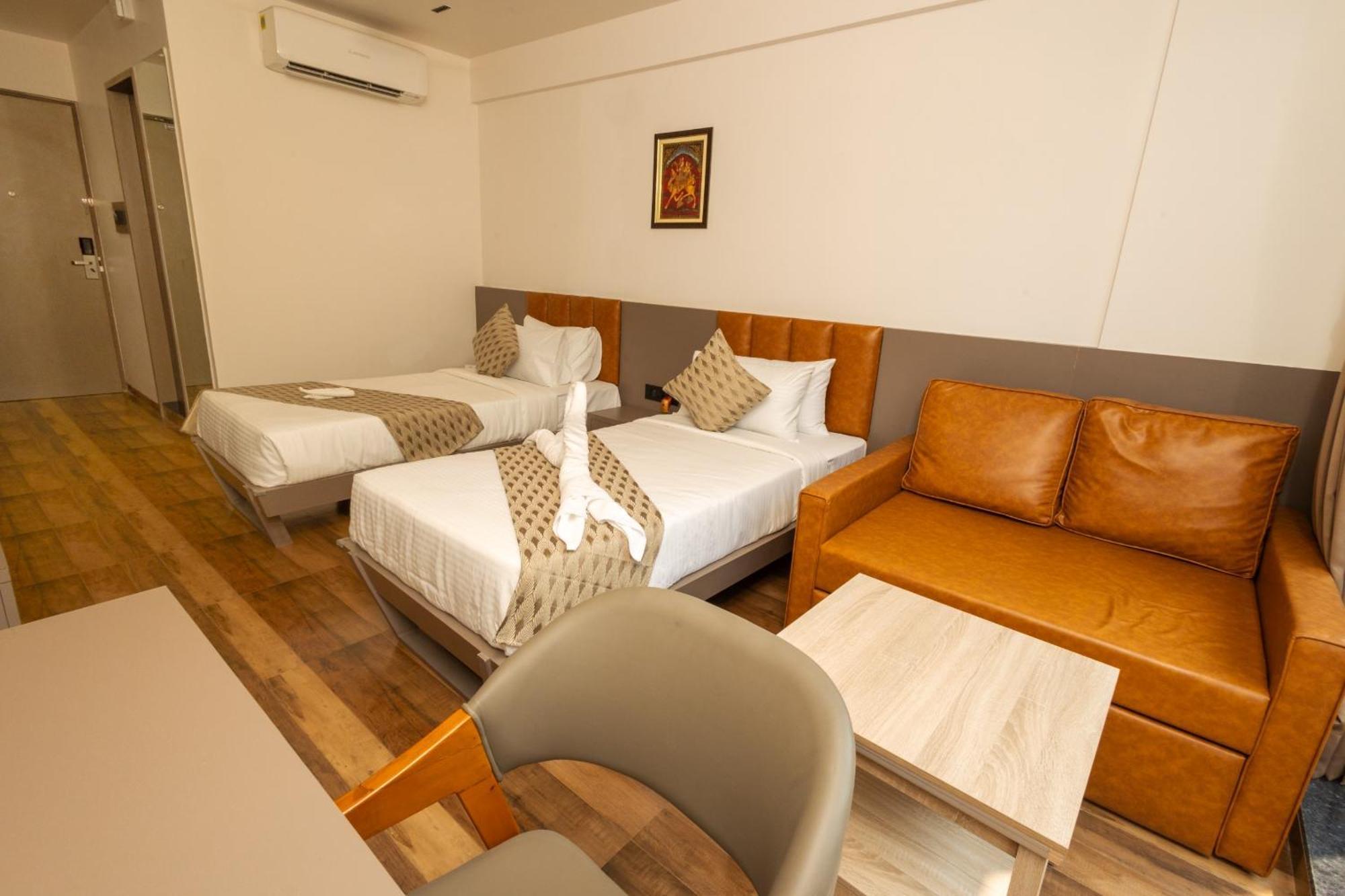 Krown Palace Resort Silvassa Exterior photo