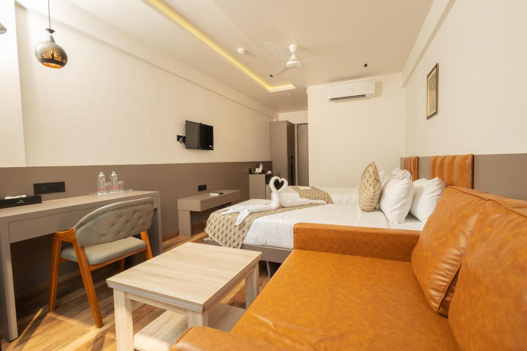 Krown Palace Resort Silvassa Exterior photo